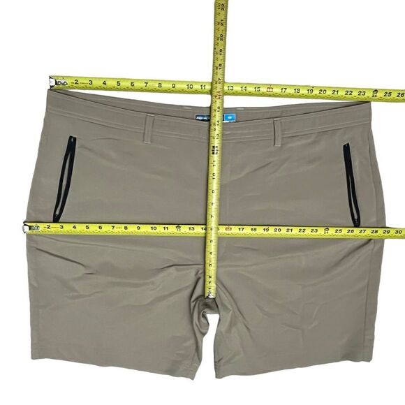 Roundtree & Yorke Performance Shorts Men’s 48 Tan  Pockets Stretch Flat Front - Picture 5 of 9